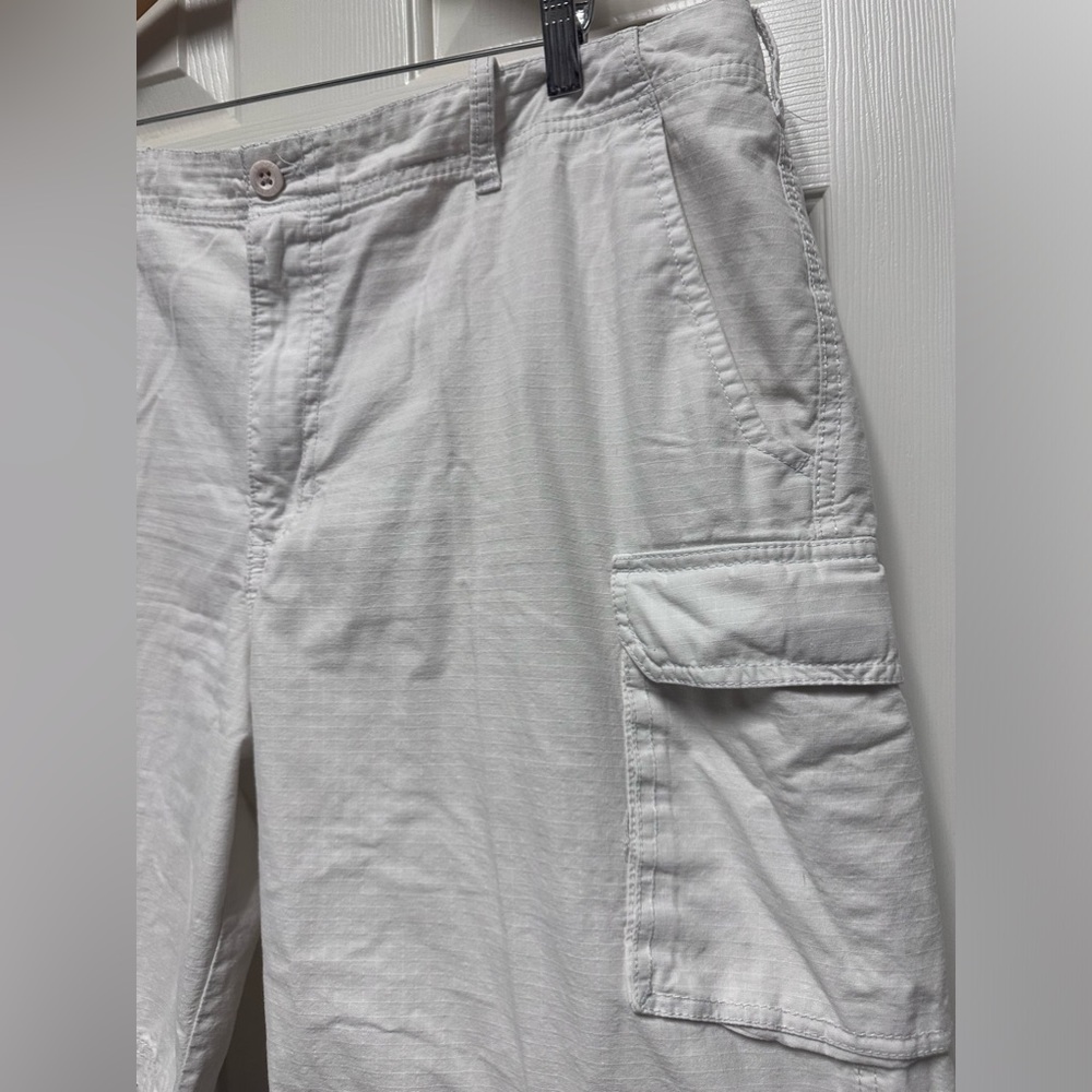 Mens Izod Cargo Khakis Size 38 - Picture 3 of 11